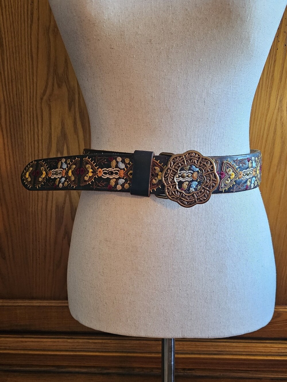 Lucky Brand Embroidered Leather Belt S Ornate Brass Buckle Boho Western Folk